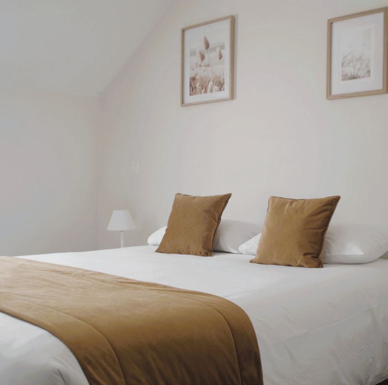 Chambre double lumineuse aux tons naturels
